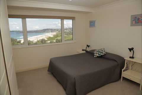 A Beach House Near Manly Two - Holiday Sunshine Coast 3